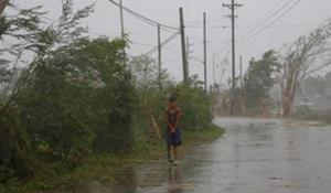 台风22号登陆菲律宾 电缆和通信线路被切断