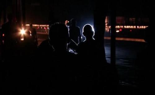 电力未恢复 委内瑞拉政府宣布缩短民众工作时