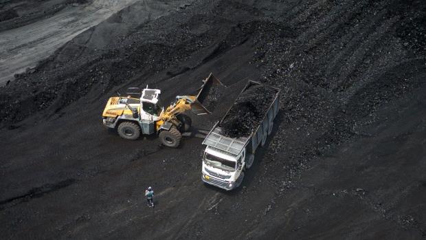 大量当地居民抗议反对 世界上最大的煤矿之一的计划在印度受到挑战